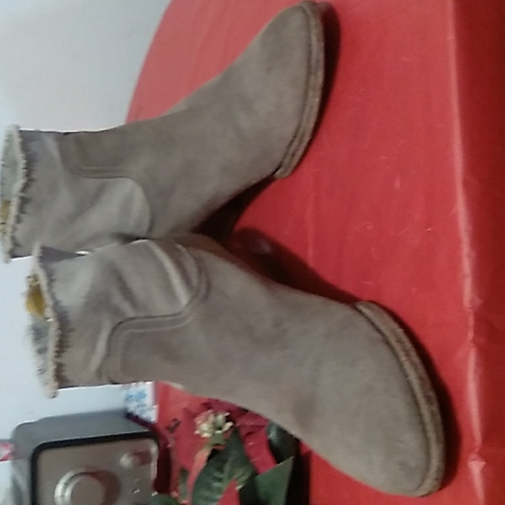 Zadig & Voltaire tan Teddy suede ankle boots. Size 39Eu 8.5 US